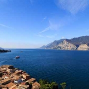 Uitzicht Gardameer vanaf kasteel in Malcesine