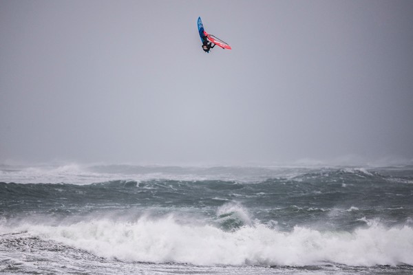 2019 Red Bull Storm Chase Champion - Jaeger Stone going (Fotografen Credit: Sebastian Marko / Red Bull Content Pool) 2019 Red Bull Storm Chase Champion - Jaeger Stone going massive
