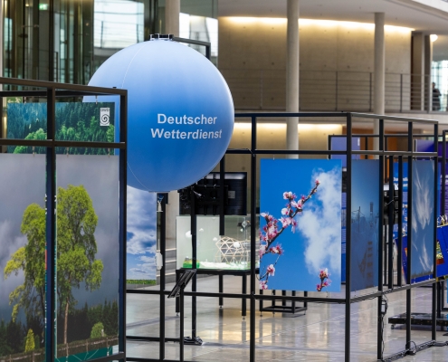 "70 Jahre zwischen Natur und Gesellschaft" - die Ausstellung des Deutschen Wetterdienstes 7 DWD 70 Jahre zwischen Natur und Gesellschaft die Ausstellung des Deutschen Wetterdienstes 2