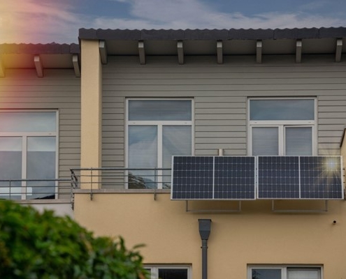 Lichtblick für Indoor-Farming:<br>Balkonkraftwerke als Schlüssel zur Nachhaltigkeit 24 Balkonkraftwerke als Schlüssel zur Nachhaltigkeit