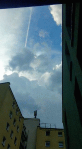 Leuchtende Taenzer am oberen Wolkenrand 2