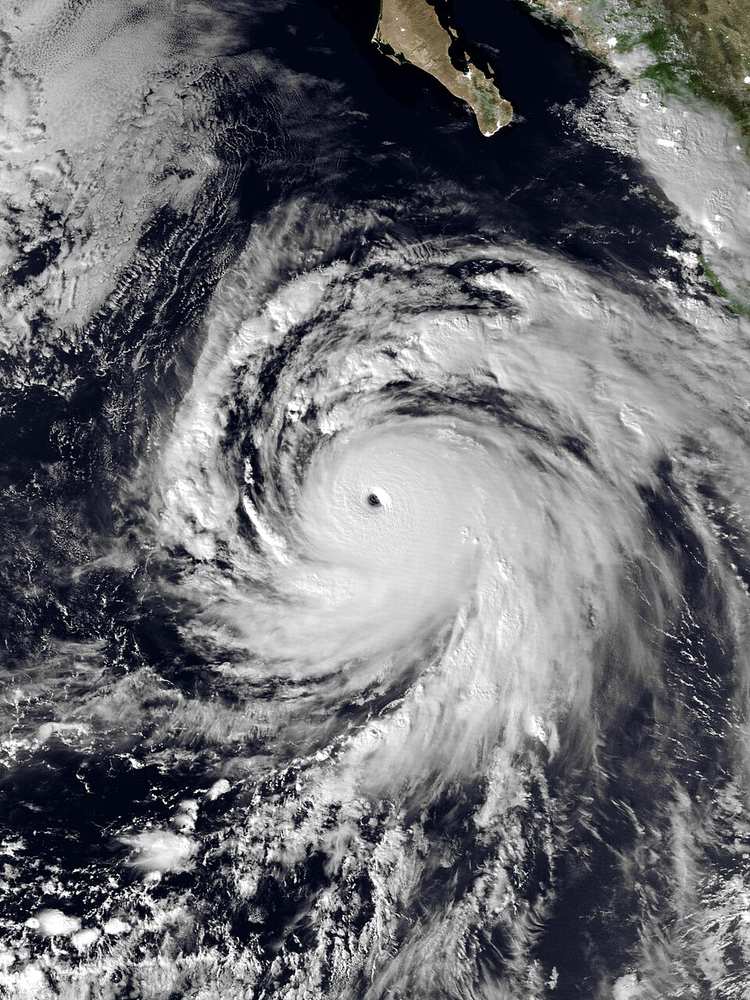 Satellitenbild von Kategorie-5-Hurrikan "Genevieve" vom 27.07.2026 südwestlich von Mexiko. (Quelle NASA)