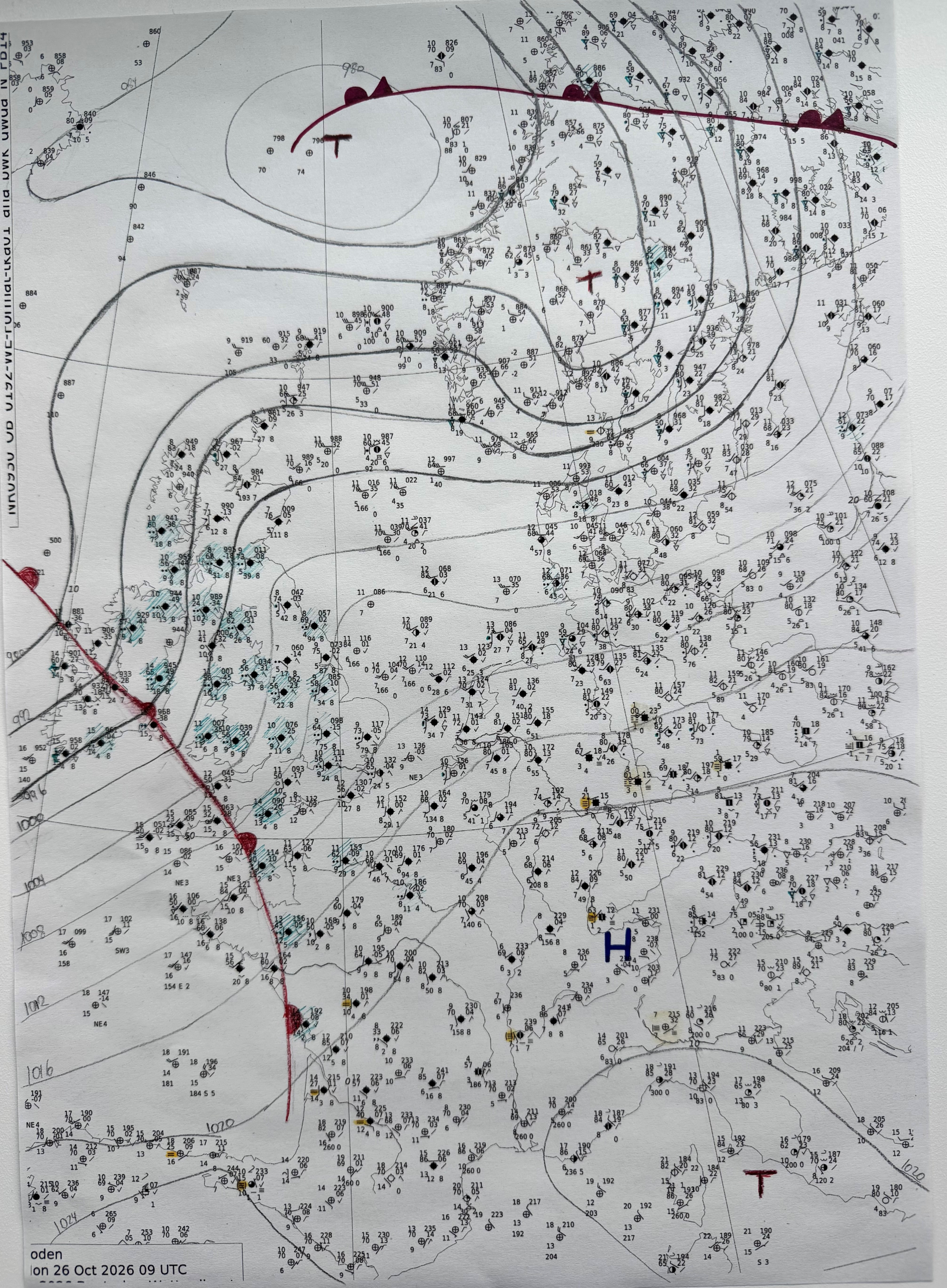 Von Hand gezeichnete Bodenwetterkarte Mitteleuropas vom 26. Oktober 2026, 09 UTC