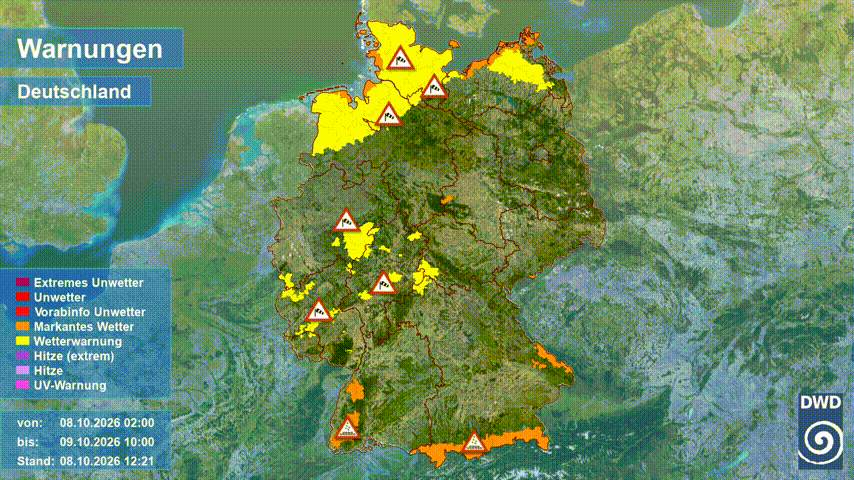 DWD-Warnkarte vom 8. Oktober 2026 mit Dauerregen im Schwarzwald und an den Alpen sowie Wind- und Sturmwarnungen an Küsten und in Mittelgebirgen.