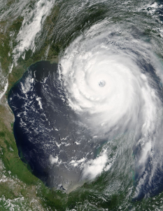 Satellitenaufnahme des Hurrikans Katrina über dem Golf von Mexiko am 28. August 2005.