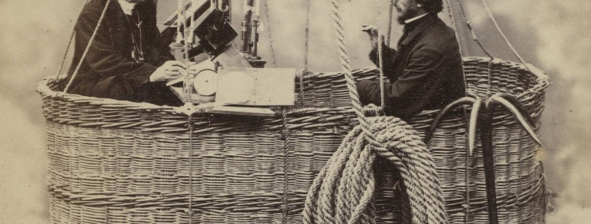 James Glaisher und Henry Coxwell bei einer wissenschaftlichen Ballonfahrt, historische Fotografie um 1864.