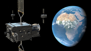 Illustration der drei Wettersatelliten MTG-I1, MTG-I2 und MTG-S1 mit Solarpaneelen und Messinstrumenten über der Erde.